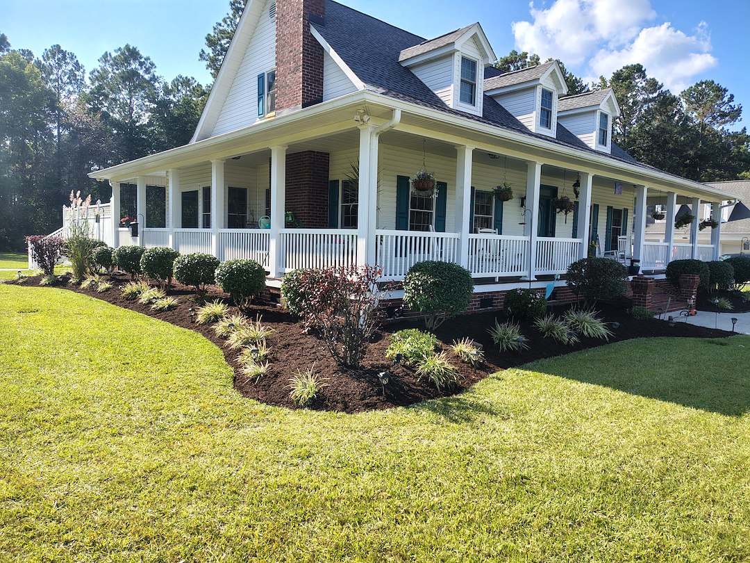 Hedge Trimming and Mulch