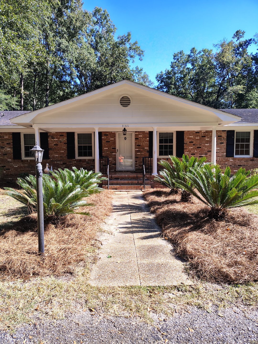 Pine Straw Installation in Conway, S.C. Thumbnail